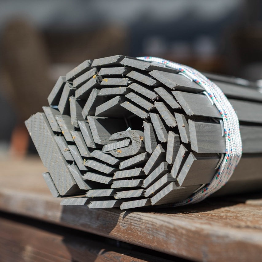 Store enrouleur en bois pour pergola - Gris